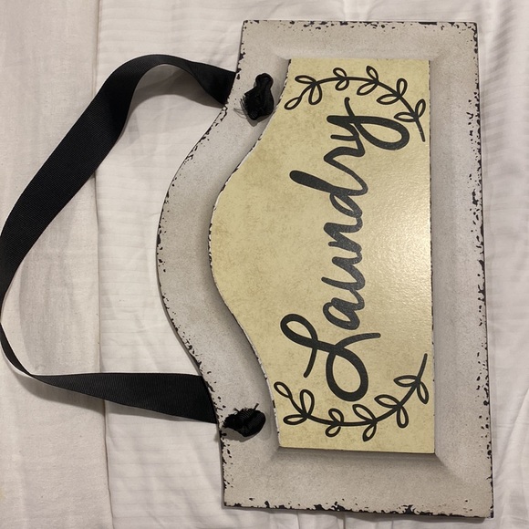 SHABBY CHIC WALL HANGING THAT SAYS LAUNDRY - Picture 4 of 8